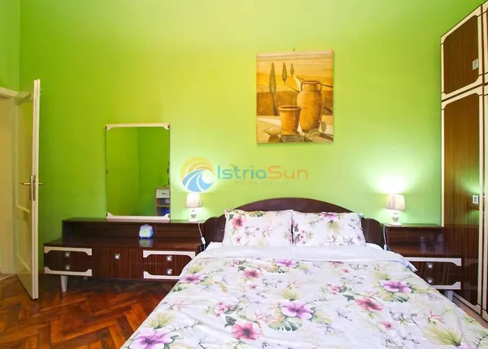 Daire Lea - Two Bedroom Paolo *